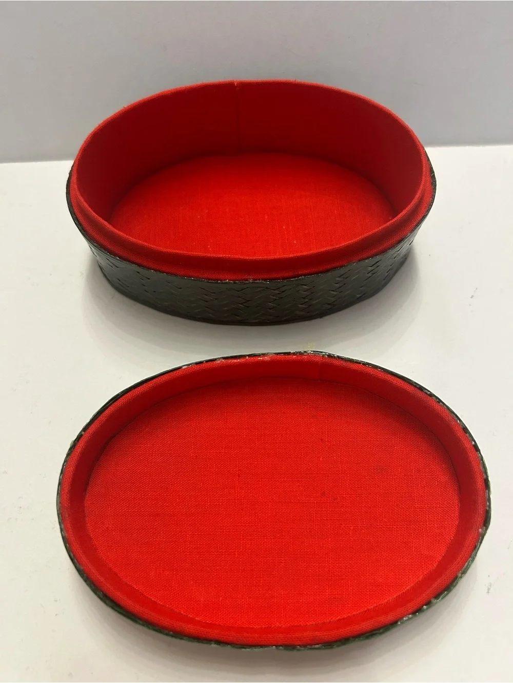 Vintage Green Oval Lacquered Woven Straw Trinket Box - Red Fabric Lined